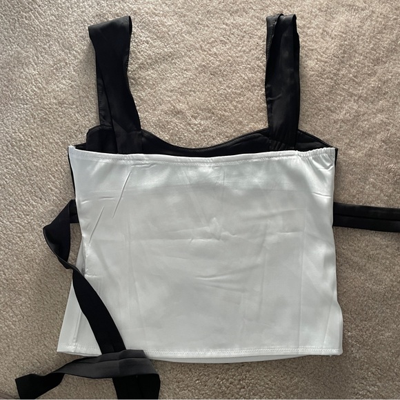 Vintage satin like black and white tank - Picture 4 of 6